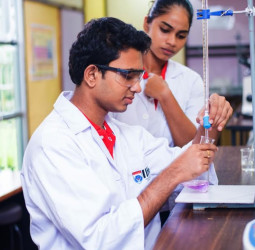 Coventry University and IIHS collaborates to offer Bachelors in Biomedical Sciences degree