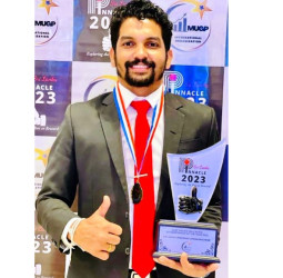 Mihin Jayavidhu Liyanaarachchee honoured at Pinnacle Awards as the Best Online Education Entrepreneur of the Year