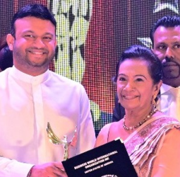 Anne Gunasekera of Boutique Fiori and Sansara Garments honoured with Woman of Faith Award at International Women's Achievers Awards