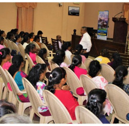 HNB FINANCE uplifts over 300 entrepreneurs in Kurunegala, Kegalle