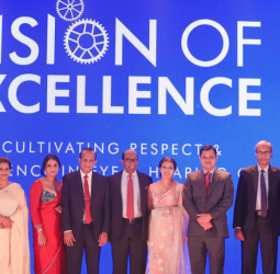 Vision Care Celebrates 32nd Anniversary with Recognition of Longstanding Employees and Star Performers