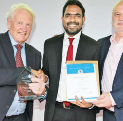 Praveen Jayatilleke wins Int’l award