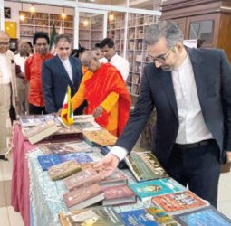 Iranian book and handicrafts exhibition held