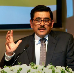 Sri Lanka met with bondholders, aims to exit default as soon as possible, central bank governor says