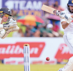 Kamindu takes charge as Sri Lanka closes day one at 302/7