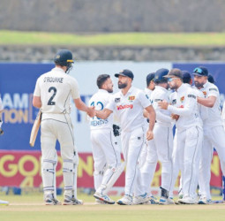 Sri Lanka draws first blood against Kiwies