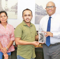 People’s Bank gifts Apple iPhone to social media pages winner