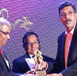 Wanamandawa Native Ayurvedic Drugs Manufactory receives Best Enterprise Award at Wayamba Wijayabhimani Awards