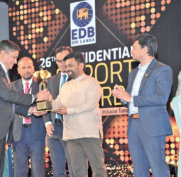 President invites Lankan exporters to contribute in rebuilding economy