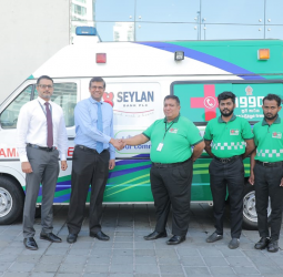 Seylan Bank strengthens access to medical aid with the 1990 Suwa Seriya Foundation