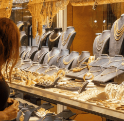 Gold prices hit Rs. 300,000