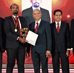 Ceylinco Life honours top sales performers at Mid-Year Awards 2025
