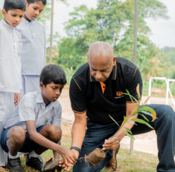 Siyapatha Finance Kicks Off National School-level Tree Planting Project